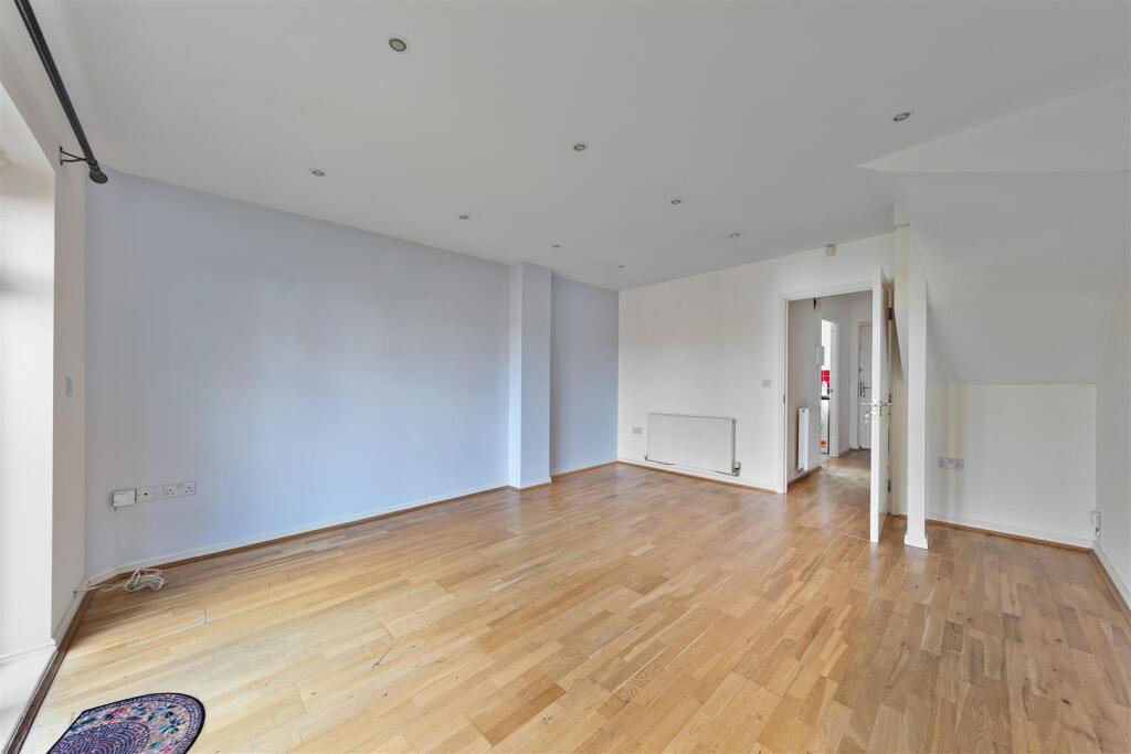 House in Bromley - View 4