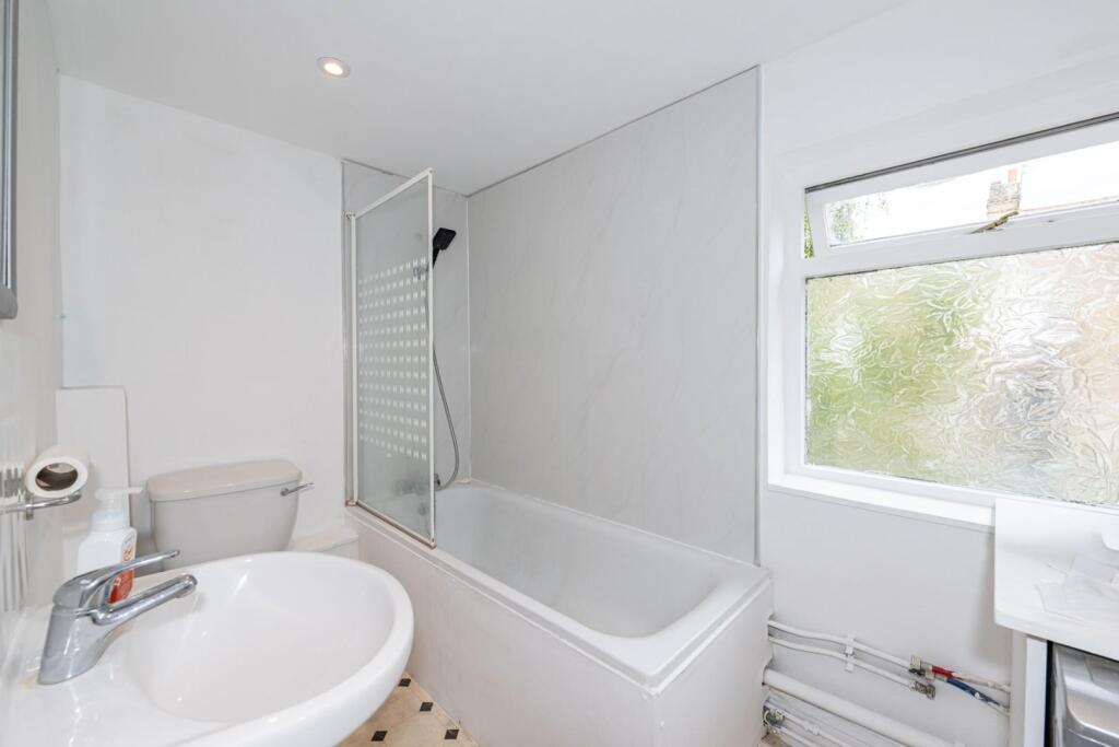 Apartment in London, Shepherd's Bush - View 5