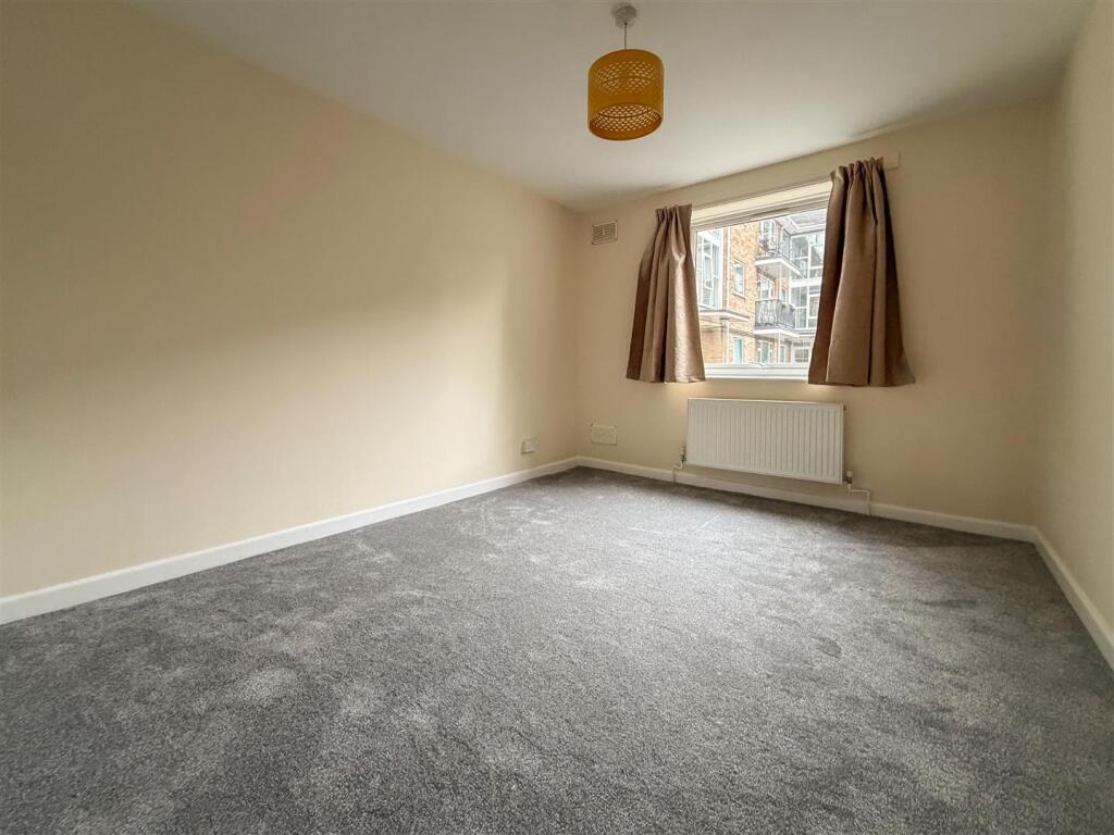 Apartment in Salisbury - View 5