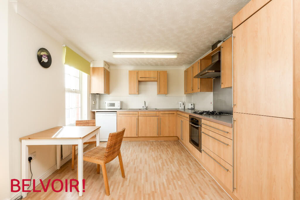 Apartment in Gloucester, Gloucestershire - View 4