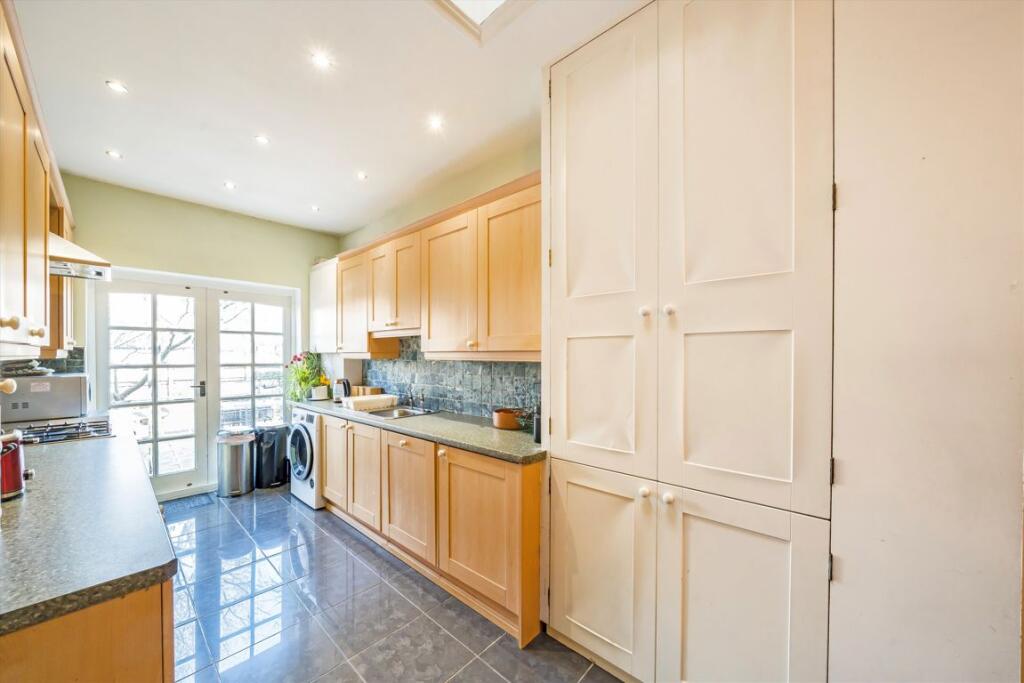 Apartment in London - View 5