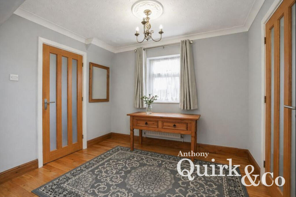 House in Rainham, Orchard Village, South Hornchurch - More