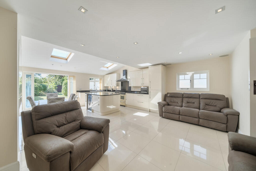 3-bed detached on Raglan Gardens, Watford, Hertfordshire, £895,000