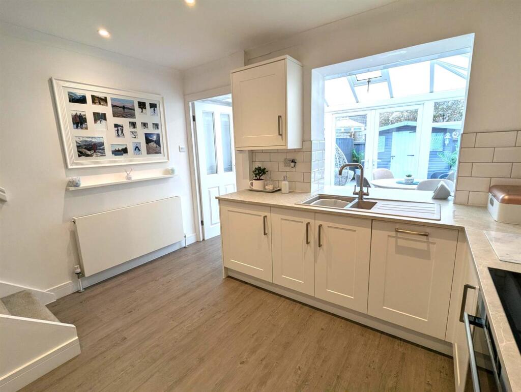 House in Sandown, Lake - More