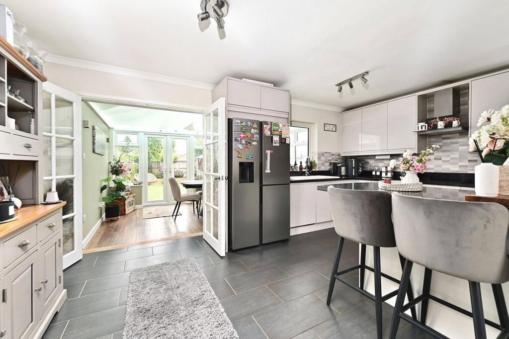 Wayman Road, Farnborough, Hampshire, GU14 photo 3