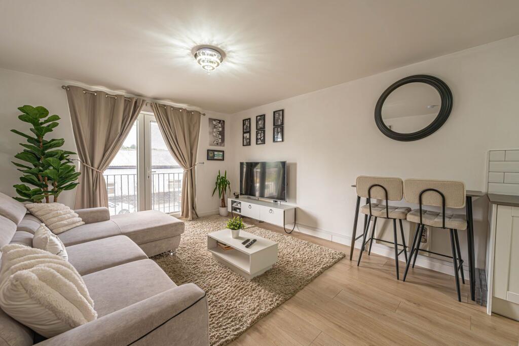Apartment in Newport - View 4