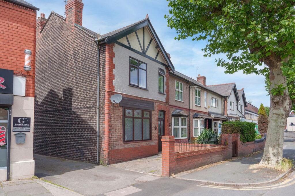 Main image of property: Padgate Lane, Warrington, WA1
