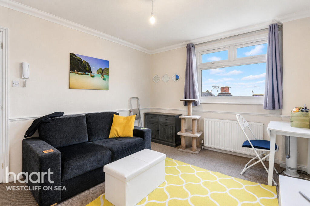 Apartment in Southend-on-Sea, Essex - View 4