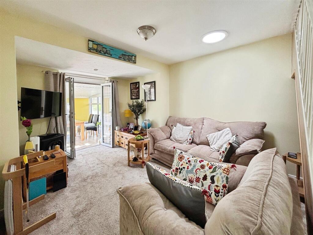 Mostyn Grove, Bradford, BD6 3RB photo 4