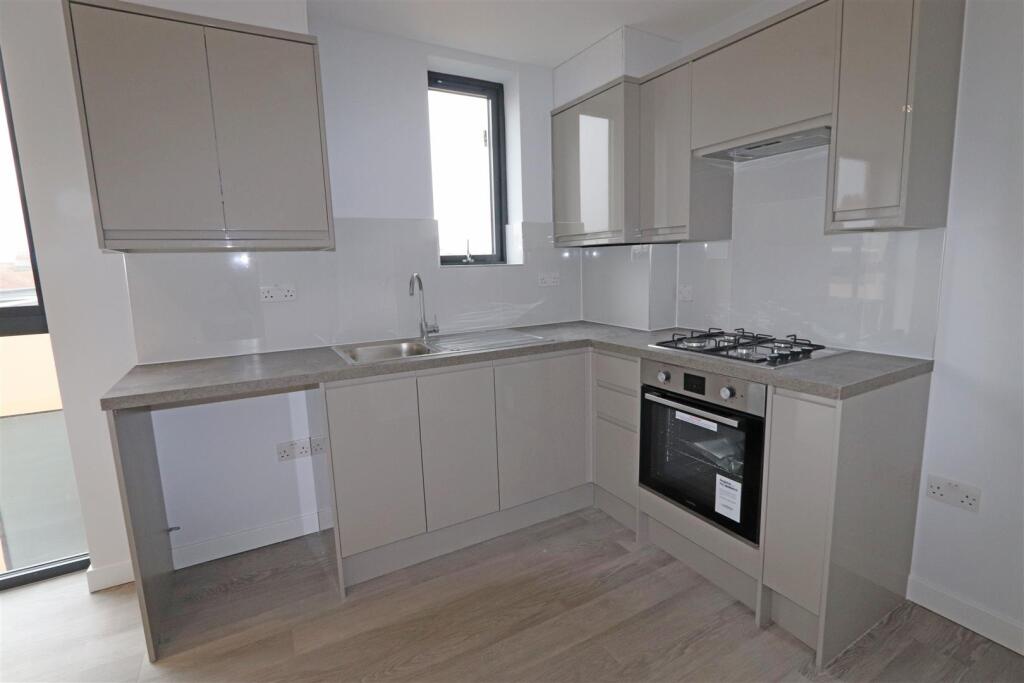 Apartment in Southend-on-Sea - View 2