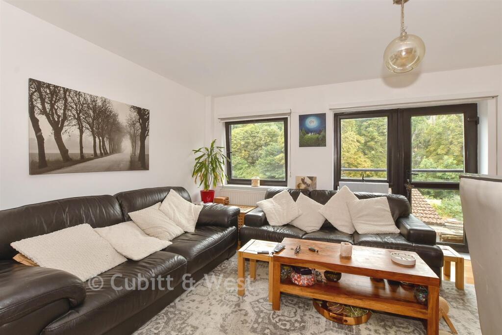 Apartment in Croydon - View 5