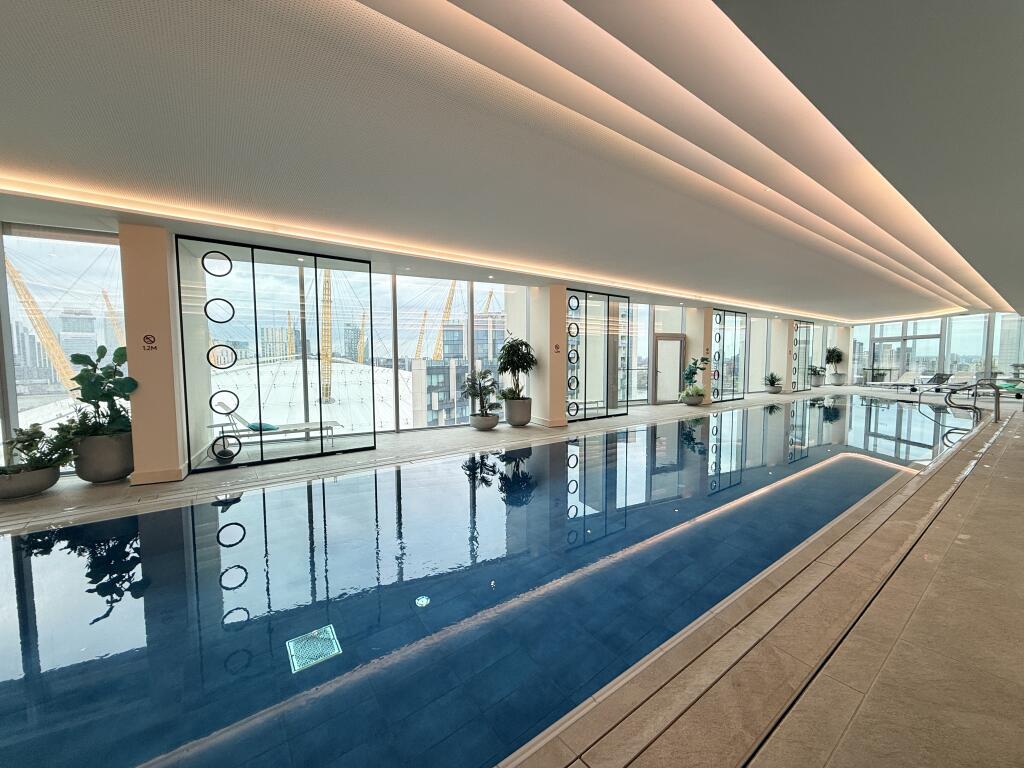 Apartment in London, Royal Borough of Greenwich - More
