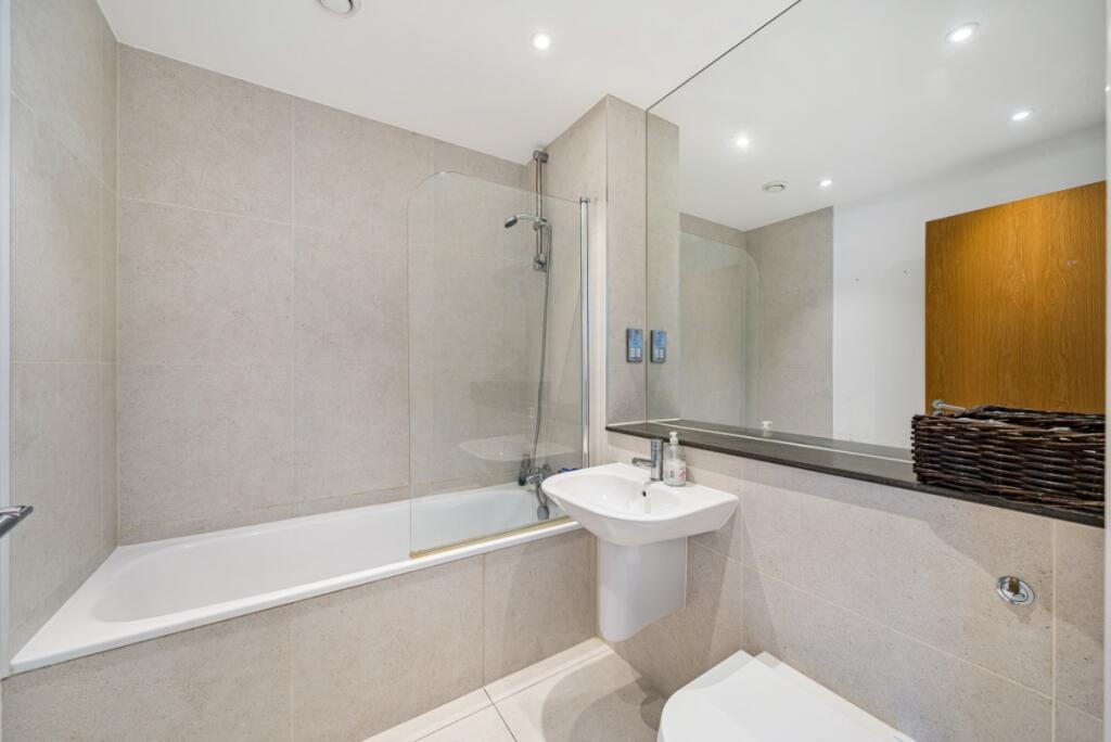 Apartment in London - More