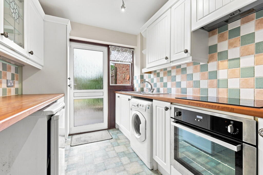 House in Southend-on-Sea - More