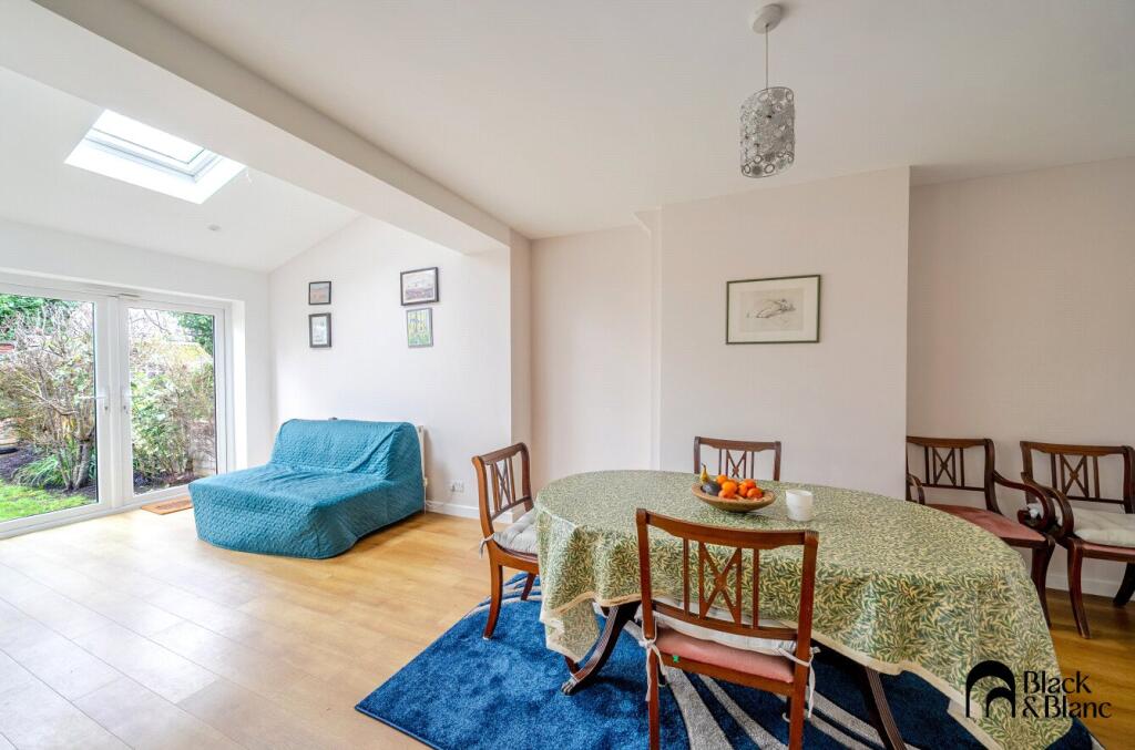 House in Bromley - More