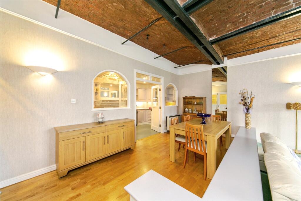 Apartment in Liverpool - More