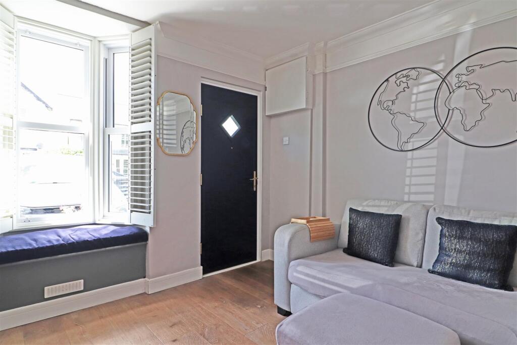 House in Reigate and Banstead, Earlswood - View 5