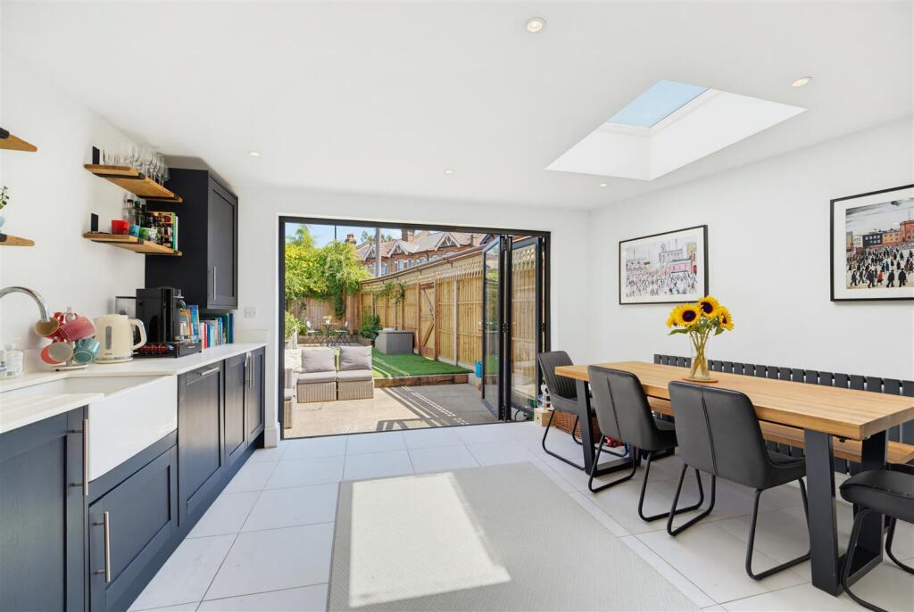 House in London - View 2