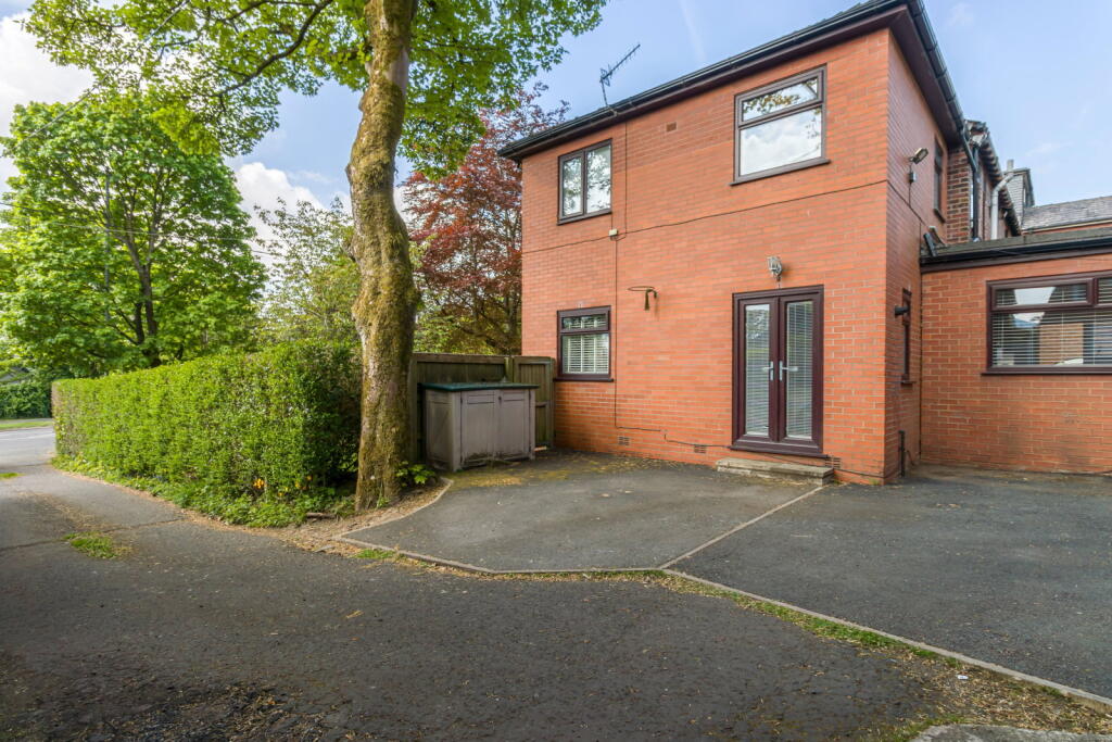 Oldham Road, Grasscroft, Saddleworth photo 4
