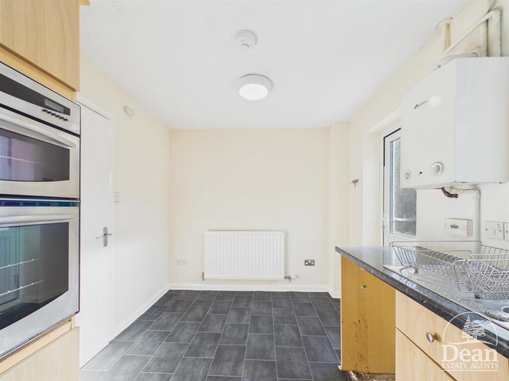 House in Gloucester - View 4