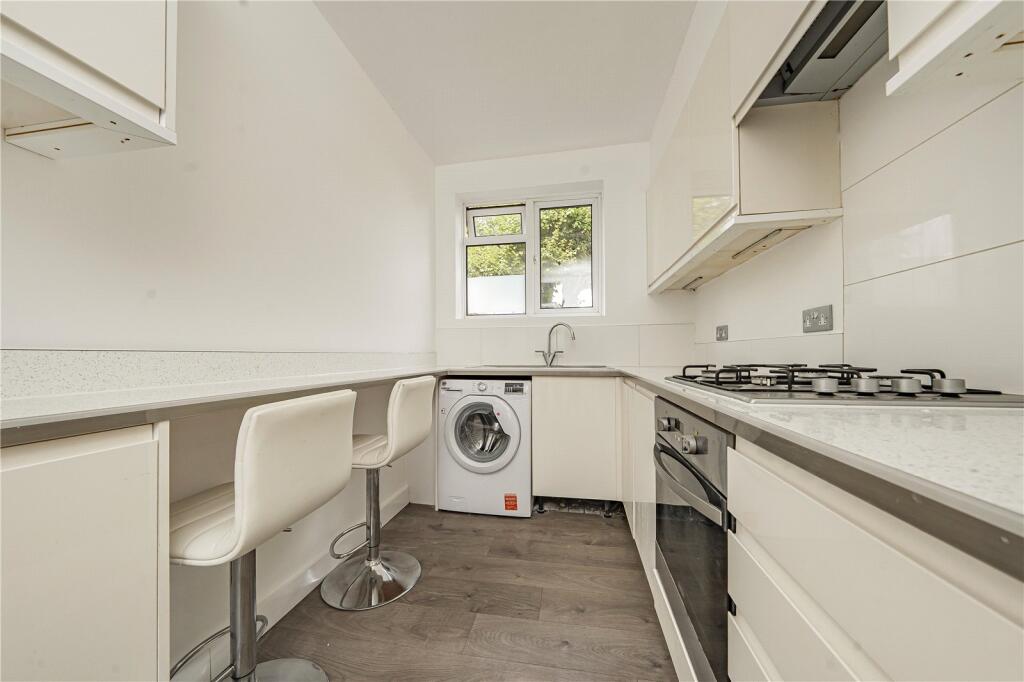 Apartment in London, Royal Borough of Kingston upon Thames - More