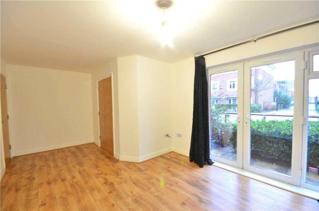 Apartment in Southall - View 3