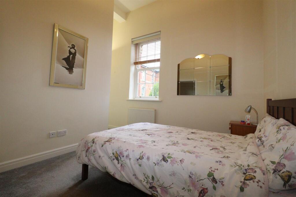 Apartment in Macclesfield, Cheshire East - More