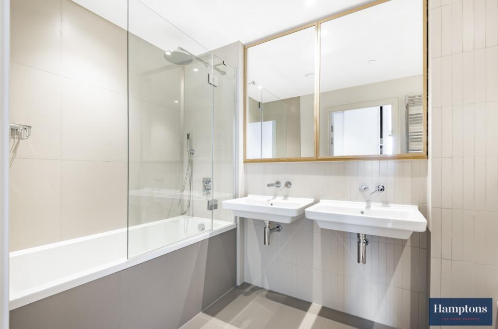 Apartment in Croydon - More
