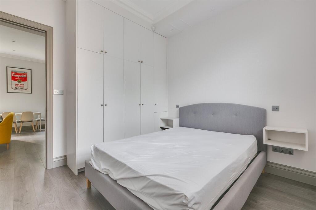Apartment in London - More