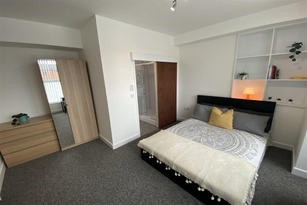House in Nottingham, Beeston - More