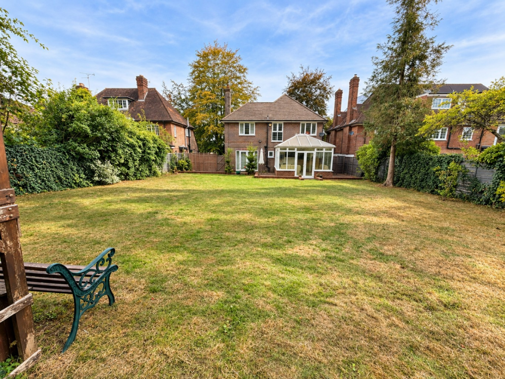 House in Luton - View 2