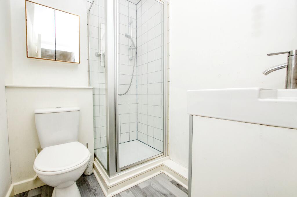Apartment in Southampton, Botany Bay - More