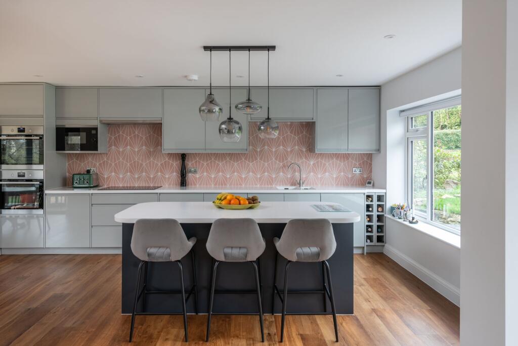 Millview Close, Reigate, RH2 photo 4