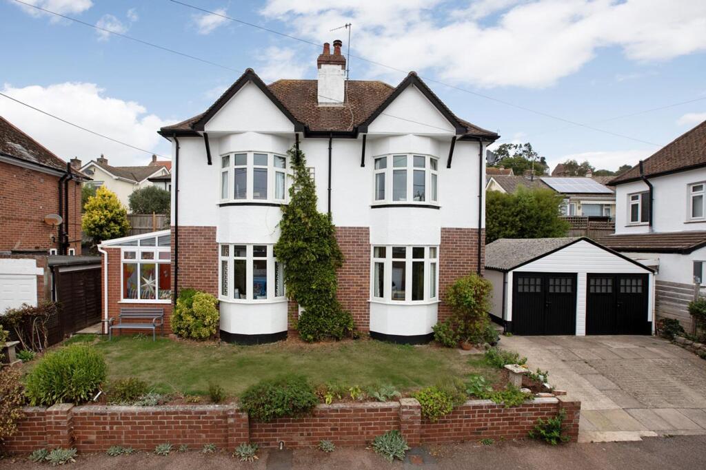 3-bed detached on Penfield Gardens, Dawlish, EX7, £375,000