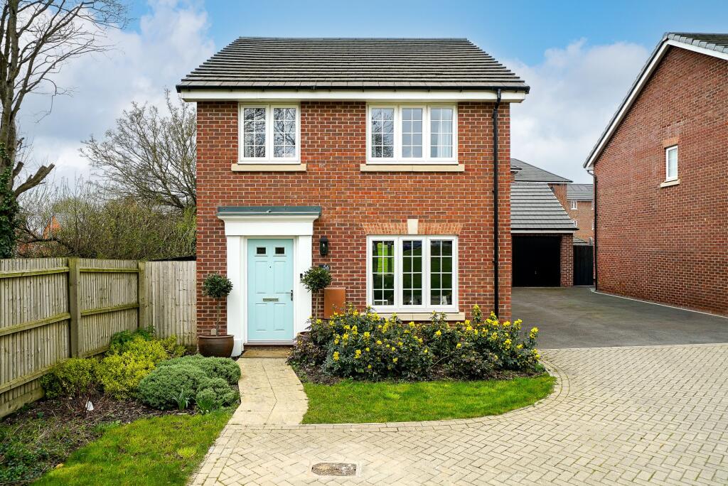4-bed detached on Bellingham Gardens, Thorn, LU5, £445,000