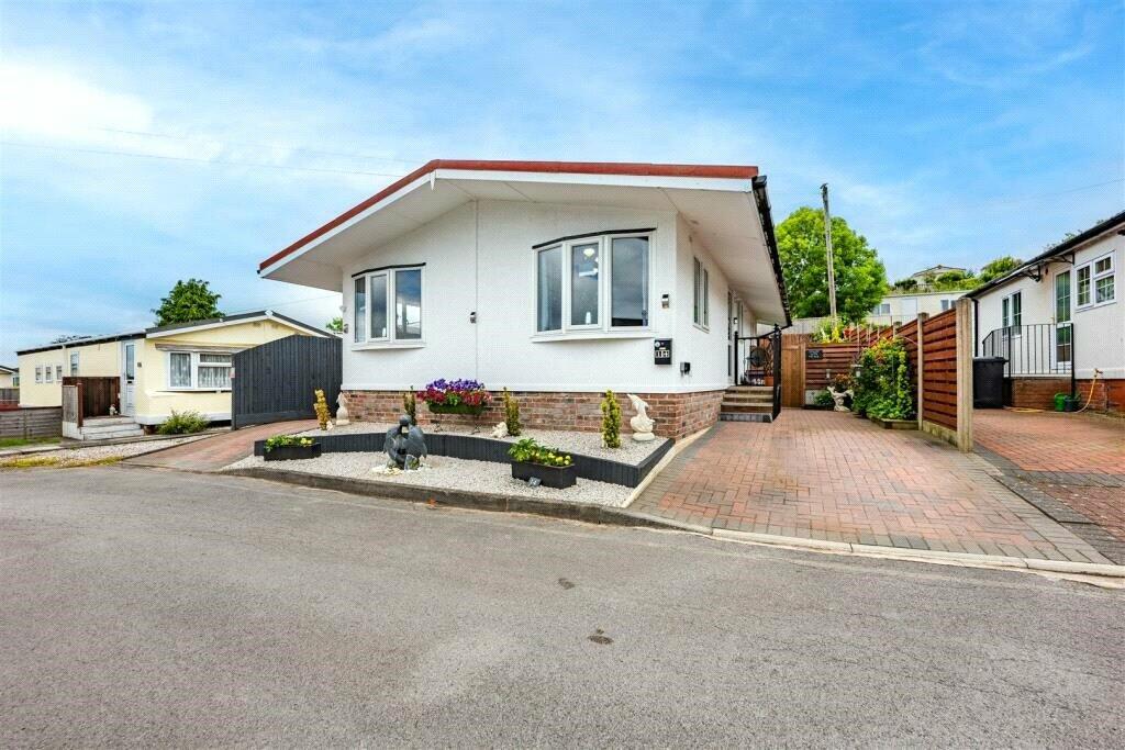 2-bed caravan on Sunningdale Park, New Tupton, Chesterfield, Derbyshire, S42, £220,000