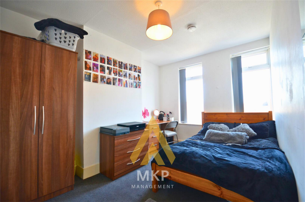 5 bedroom terraced house for rent