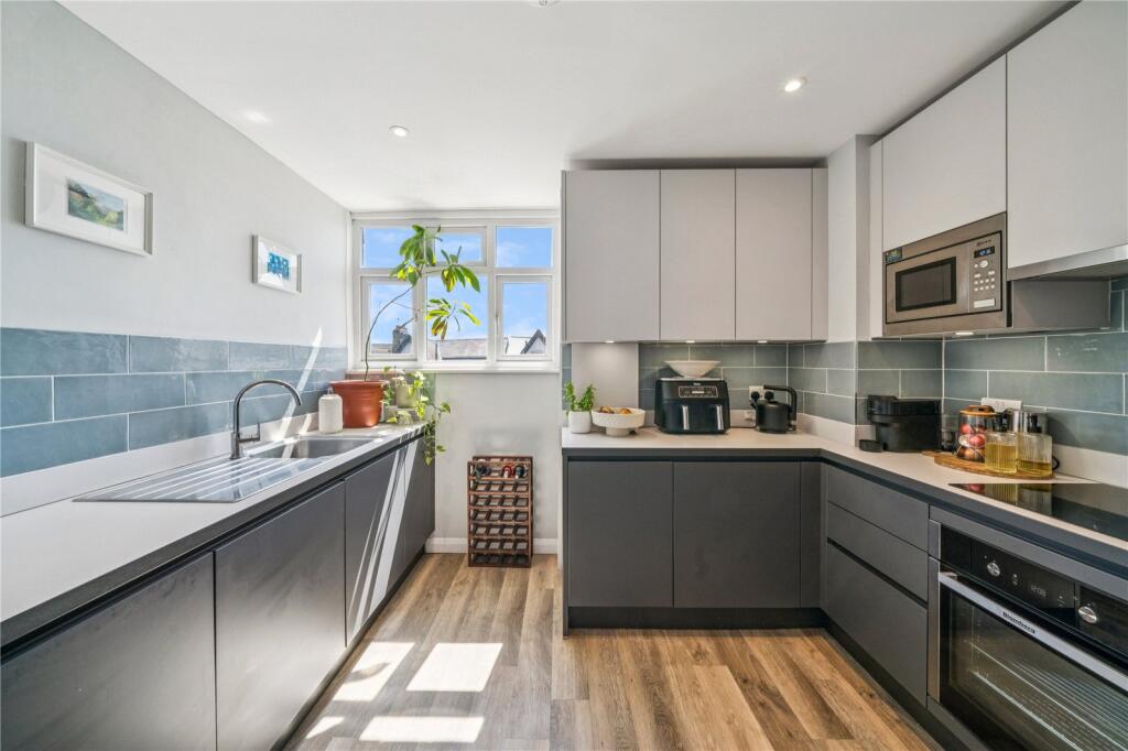 Apartment in Twickenham - More