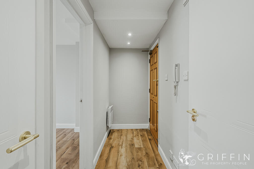 Apartment in Thurrock, Essex - More