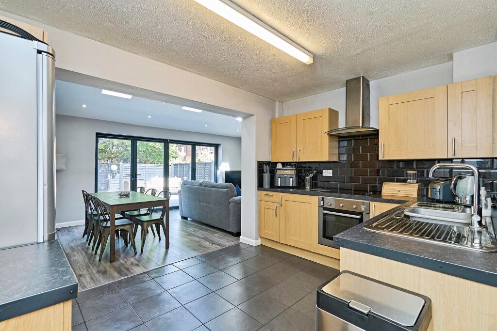 Cecil Drive, Tividale, OLDBURY photo 5