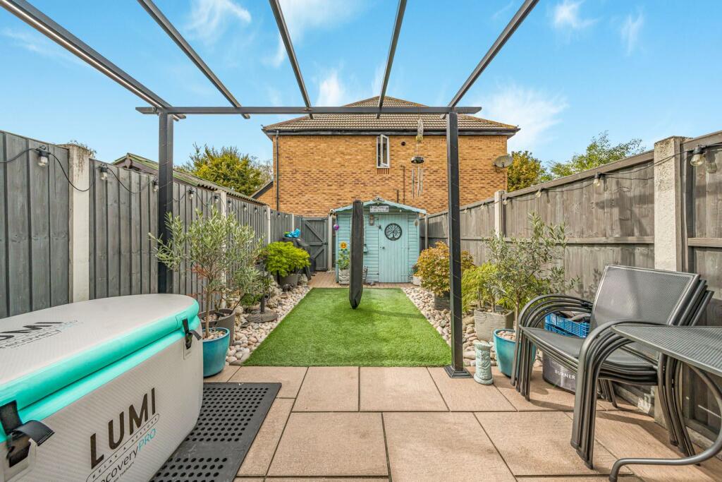 House in Spelthorne, Sunbury Common, Charlton - View 5