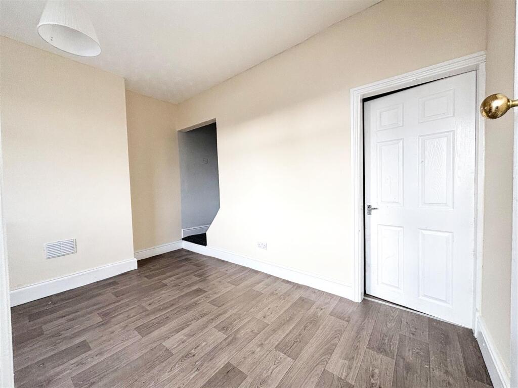 House in Grimsby, New Clee - View 4