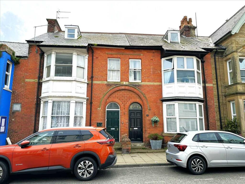 4-bed flat on Belle Vue Street, Filey, £155,000