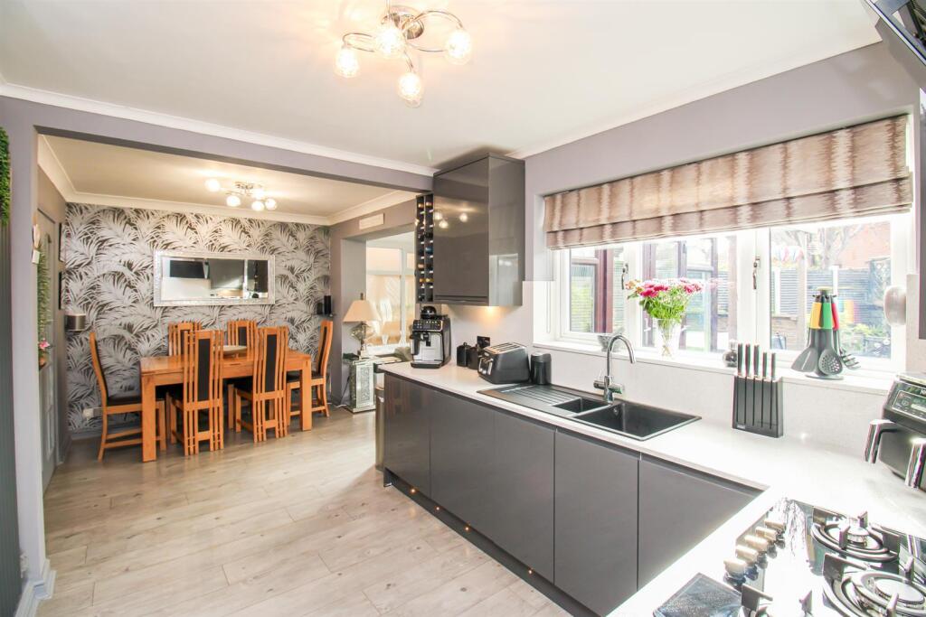 House in Wakefield - View 2