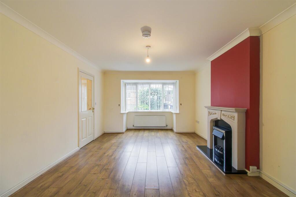 Kirkland Gardens, Monk Bretton, S71 2GD photo 4