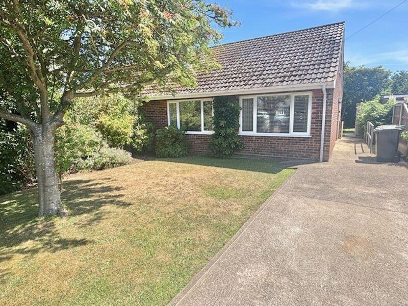2-bed bungalow on Heather Avenue, Scratby, £250,000