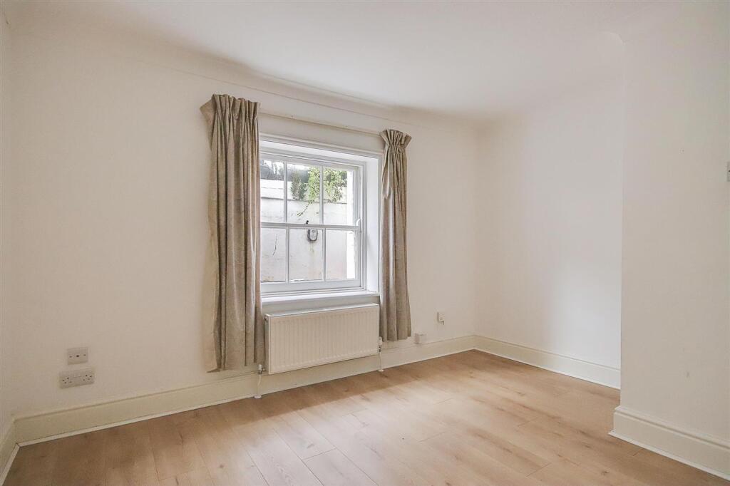 Apartment in Brighton - View 5