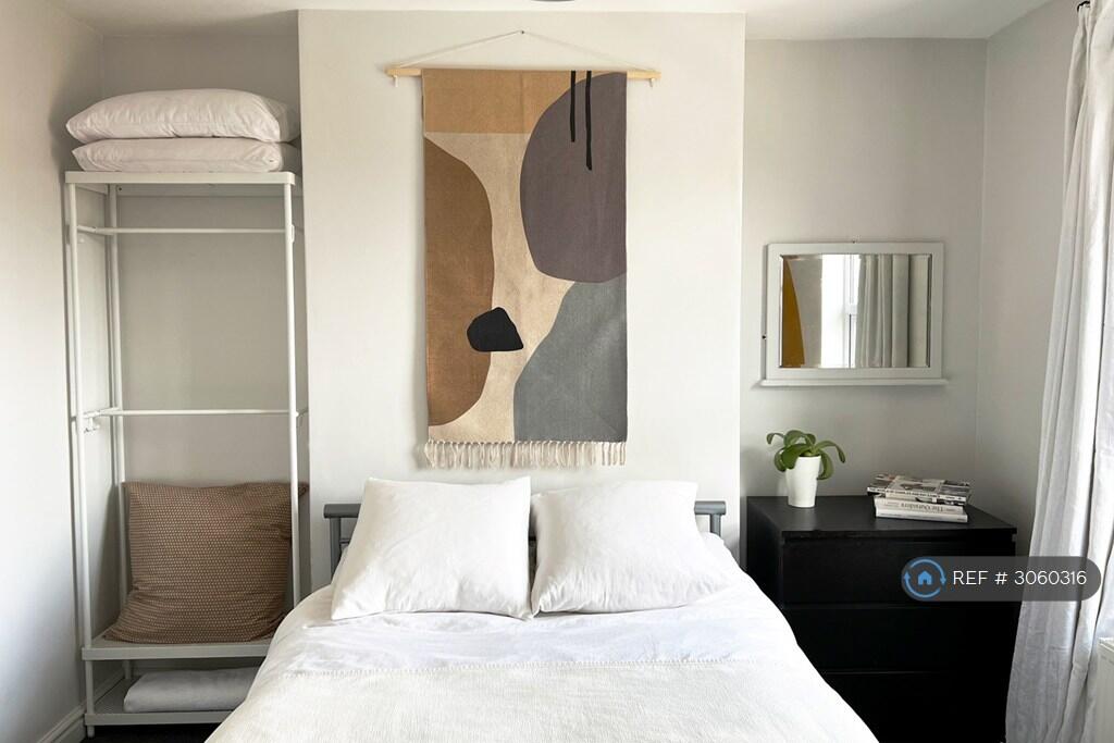 House in Nottingham, The Meadows - View 5