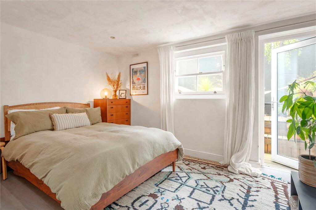 Apartment in London - More
