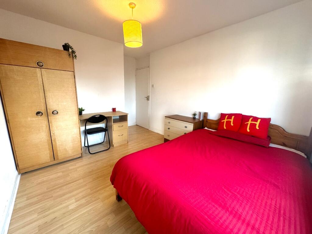 Main image of property: 4 Bed Student Home - 60 Kemsing Gardens